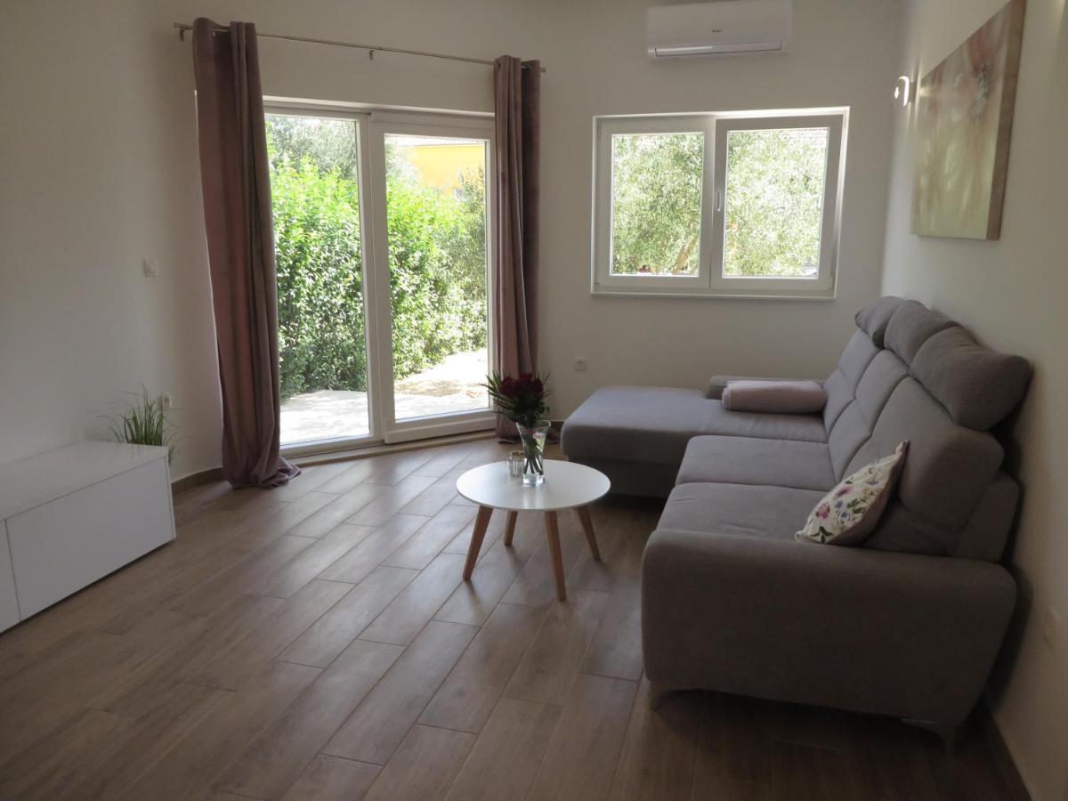 M&L Holliday Home Biograd Na Moru Esterno foto