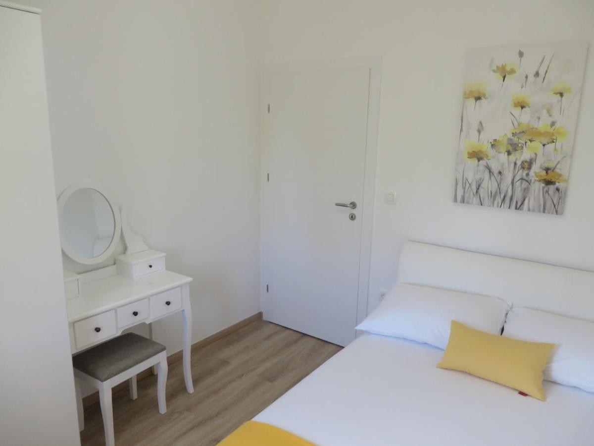M&L Holliday Home Biograd Na Moru Esterno foto