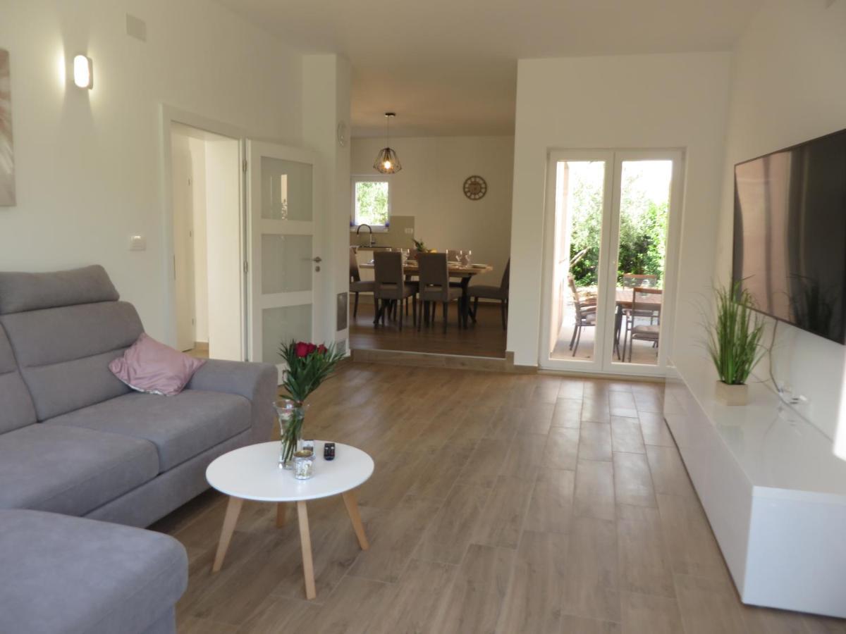 M&L Holliday Home Biograd Na Moru Esterno foto