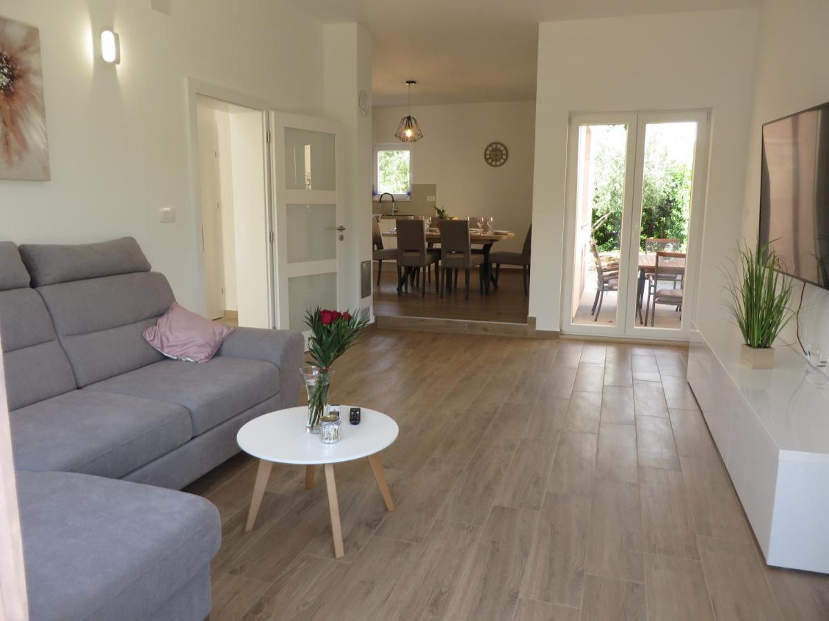 M&L Holliday Home Biograd Na Moru Esterno foto