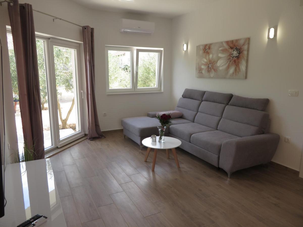 M&L Holliday Home Biograd Na Moru Esterno foto