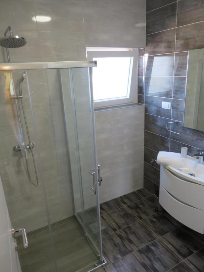 M&L Holliday Home Biograd Na Moru Esterno foto